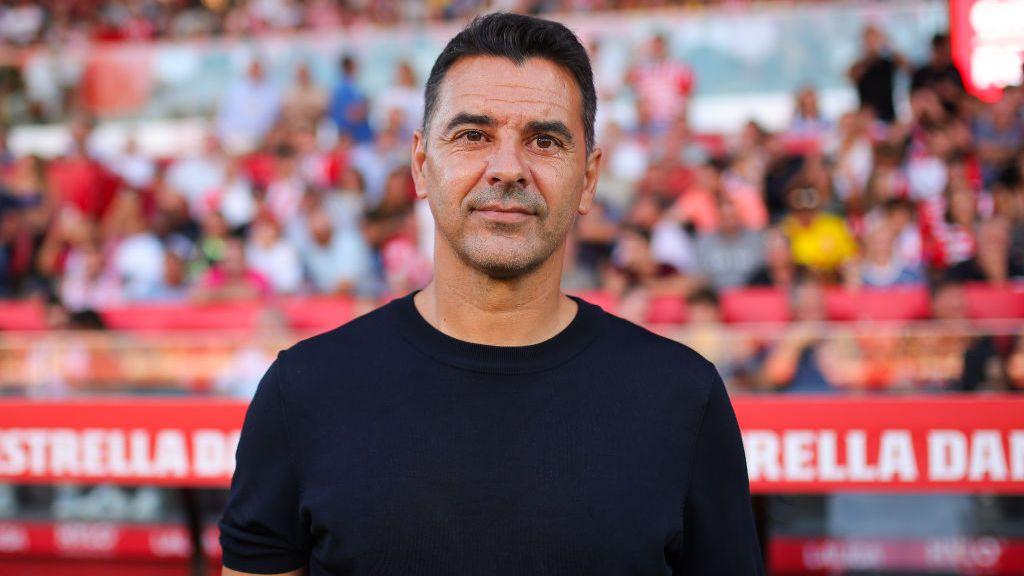 Girona head coach Michel in a black T-shirt