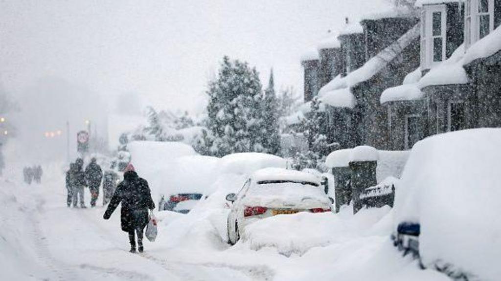 bbc.co.uk - UK weather latest: Ice warnings for nearly all of UK as Scotland set for heavy snow