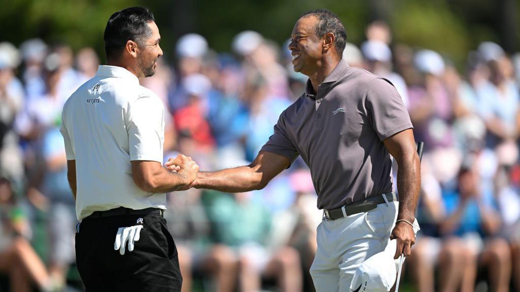 Jason Day and Tiger Woods shake hands at Augusta 