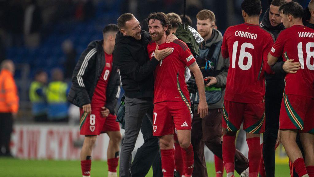 Craig Bellamy congratulates Joe Allen