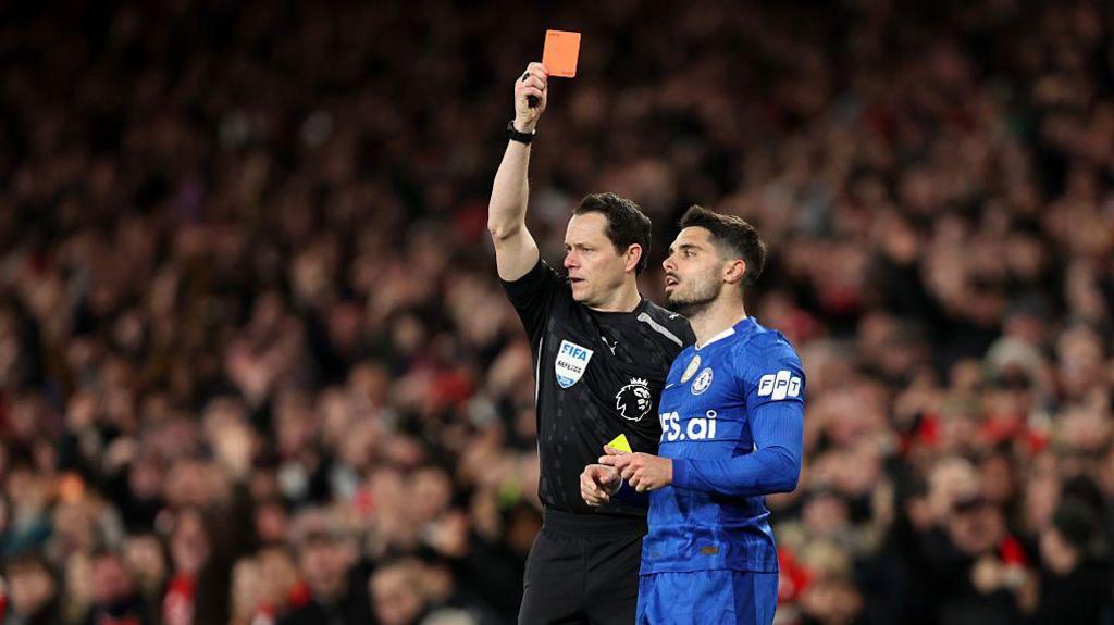 Pedro Neto being shown a red card