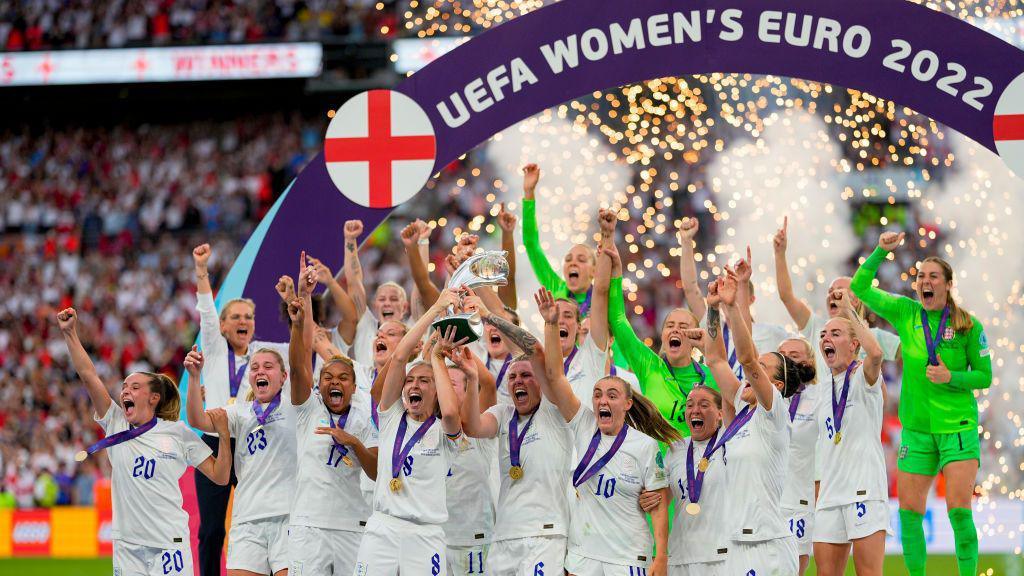 the players of England celebrate with the trophy after the UEFA Women's Euro England 2022 final match between England and Germany at Wembley