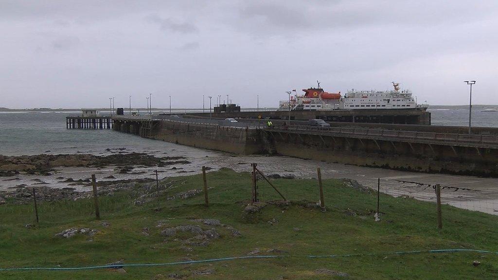 Aiseag aig cidhe Thiriodh