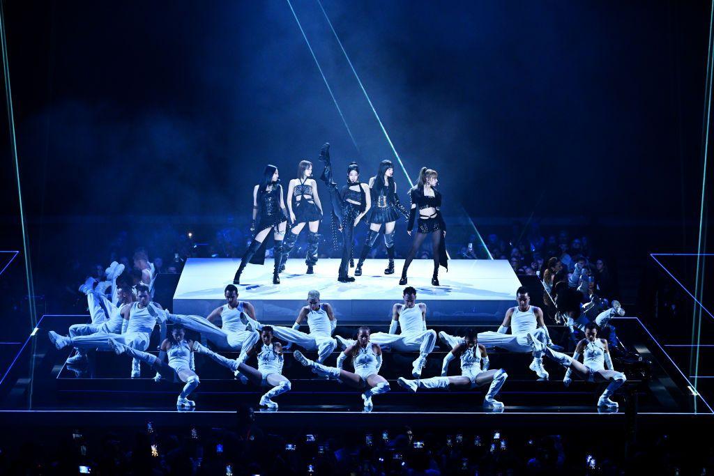 Huh Yun-jin, Kim Chae-won, Kazuha, Sakura Miyawaki and Hong Eun-chae from Le Sserafim perform on stage 