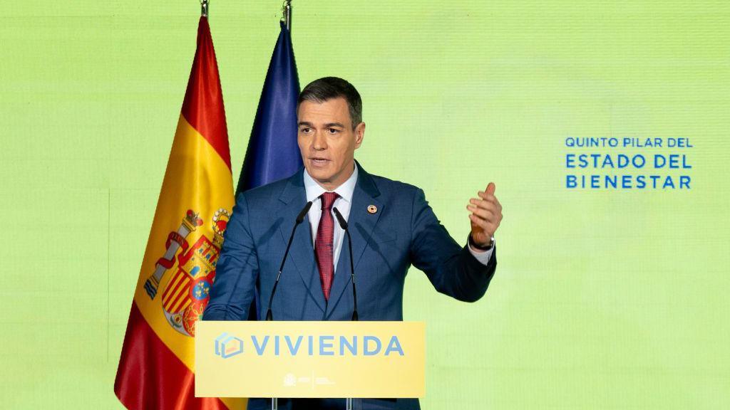 Pedro Sánchez speaking at the economic forum 