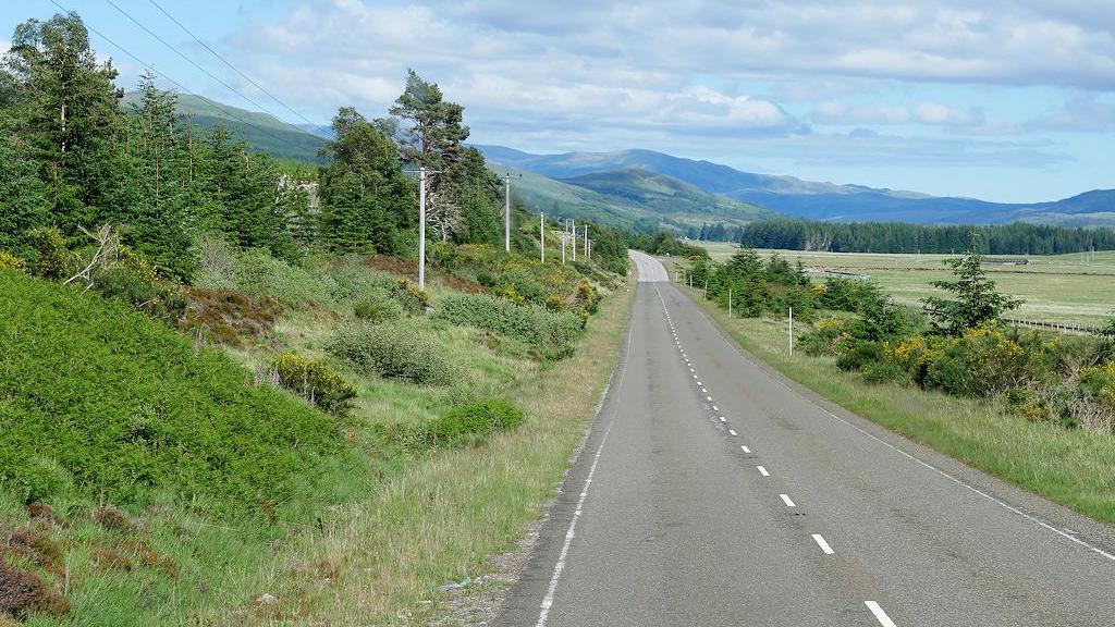 An A832 faisg air Achadh nan Allt