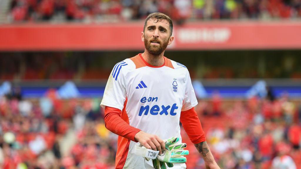 Matt Turner warms up before a Nottingham Forest match