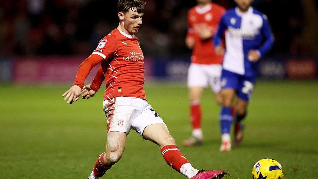 Tommi O'Reilly stretches for ball in Crewe home kit