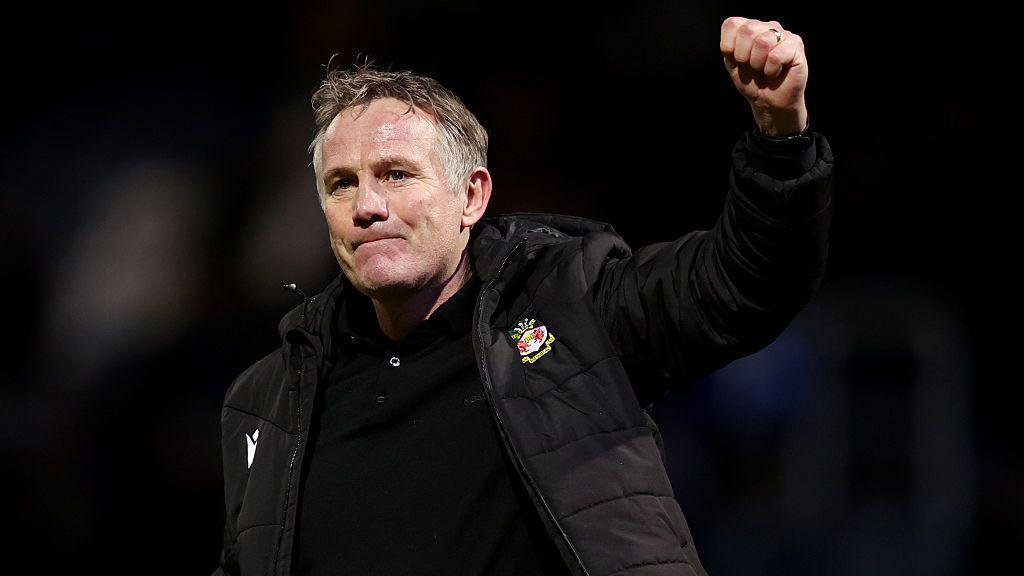 Phil Parkinson ar ôl y fuddugoliaeth yn erbyn Queens Park Rangers yn 2026