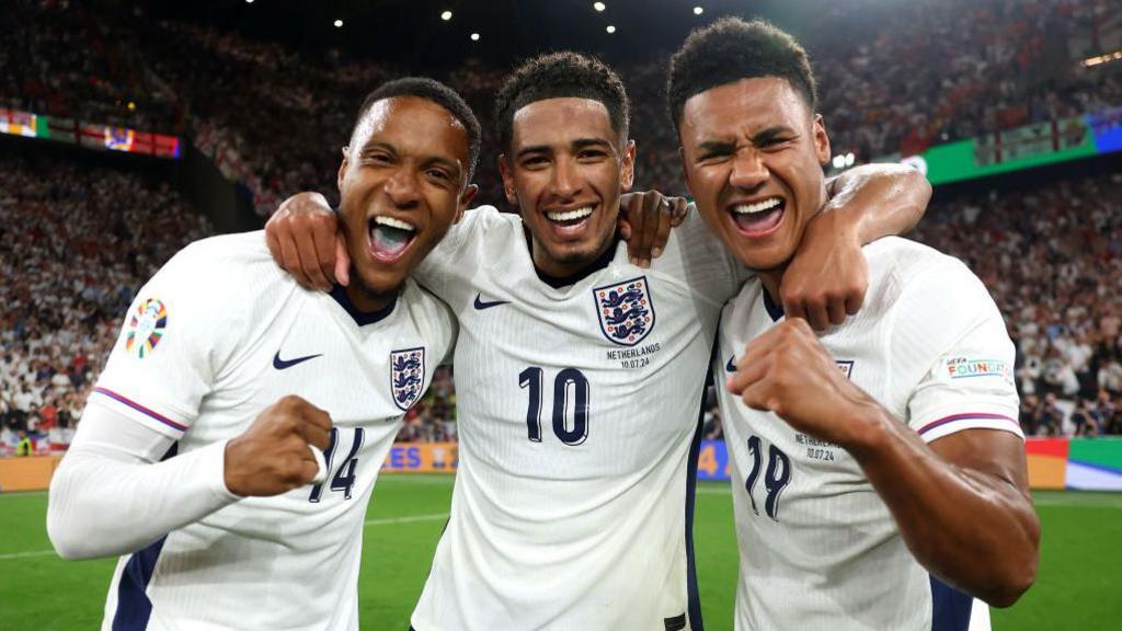 england players cheering