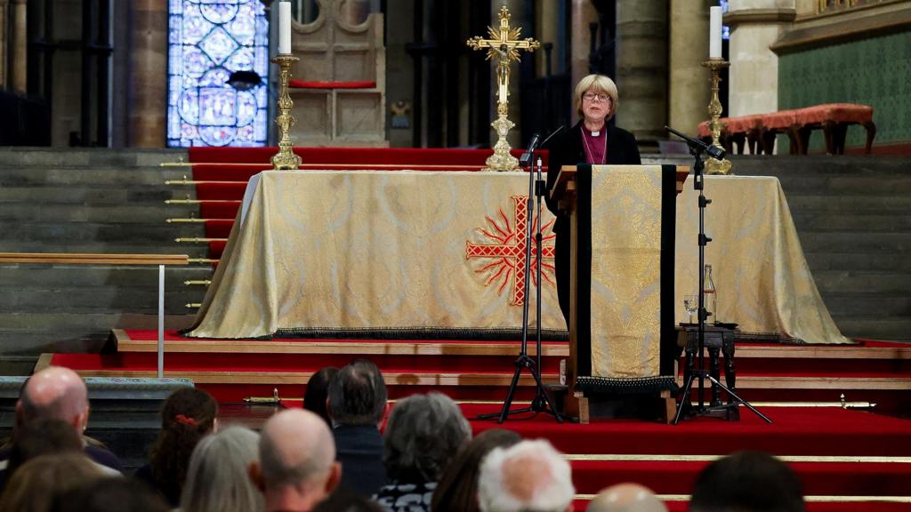 Sarah Mullally addresses congregants in Cantebury Cathedral