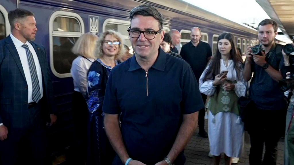 Burnham arrives in Ukraine