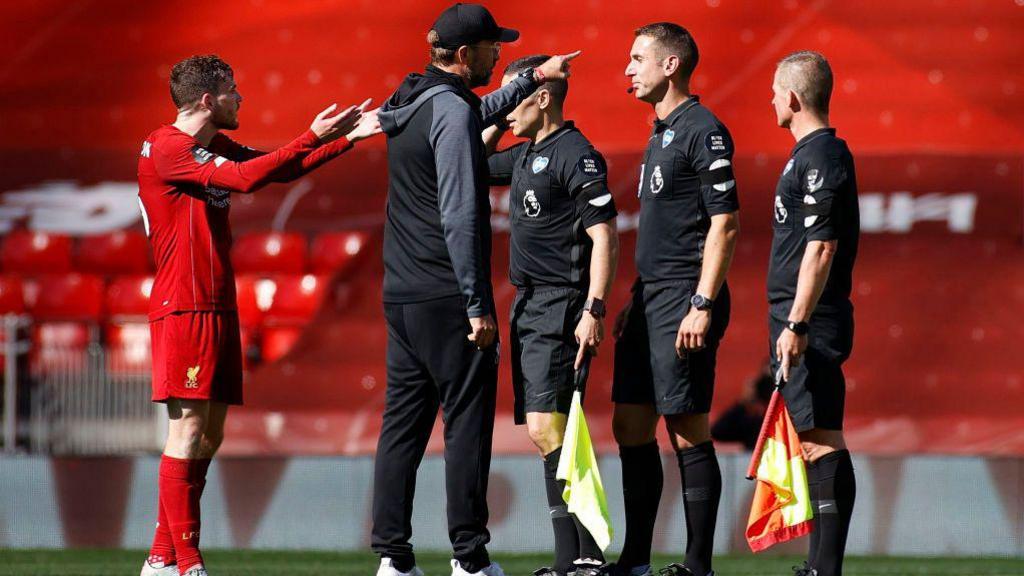 Jurgen Klopp and Andy Robertson point and Premier League match officials