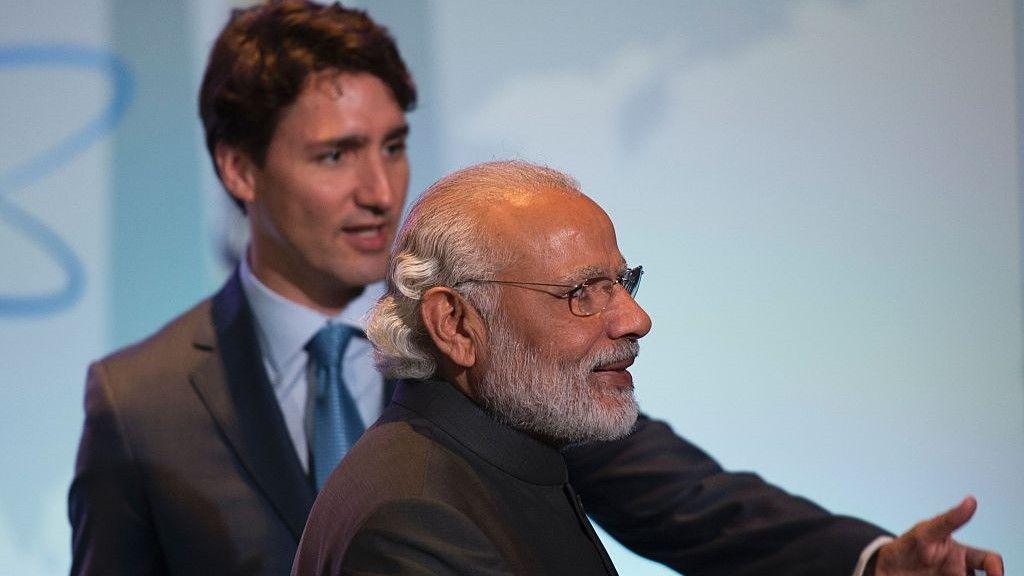 Canadian Prime Minister Justin Trudeau (L) introduces Indian Prime Minister Narendra Modi to his staff at a bilateral meeting during the 2016 Nuclear Security Summit in Washington, DC, April 1, 2016