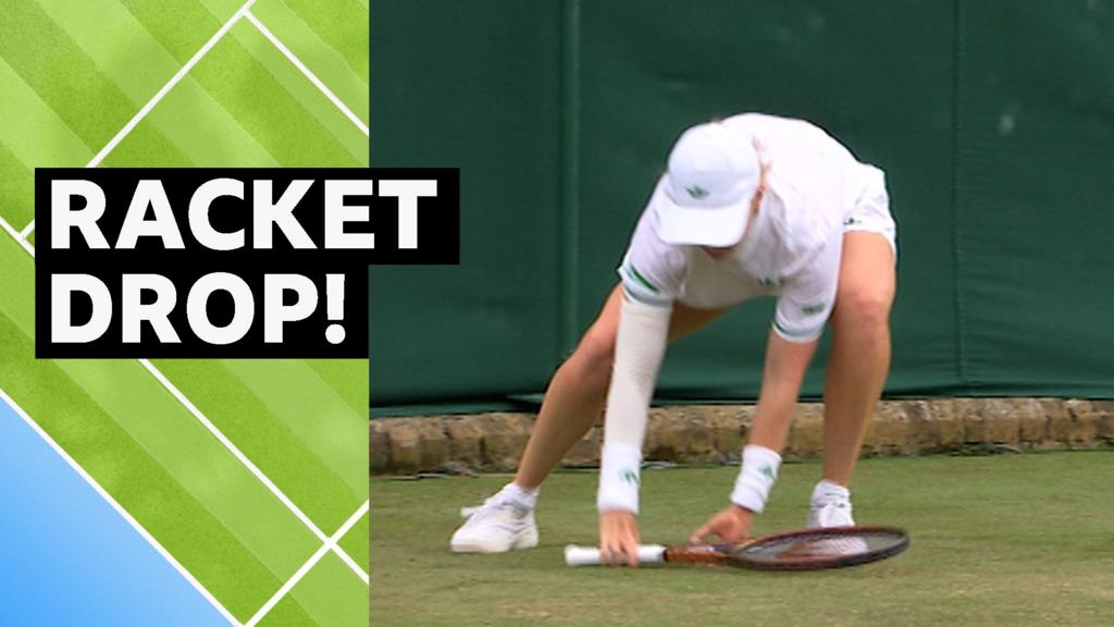 GB's Jones recovers to win rally after dropping racquet