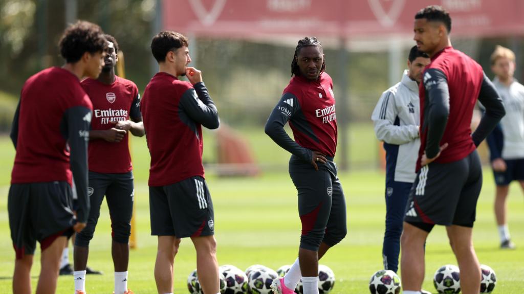 Arsenal players train before Sporting game
