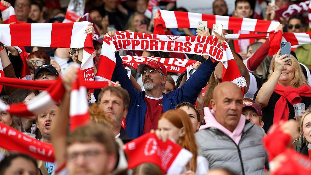 Arsenal women fans