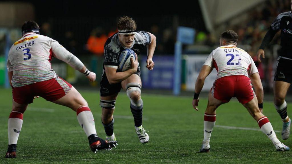 Max Pepper carrying the ball against Harlequins
