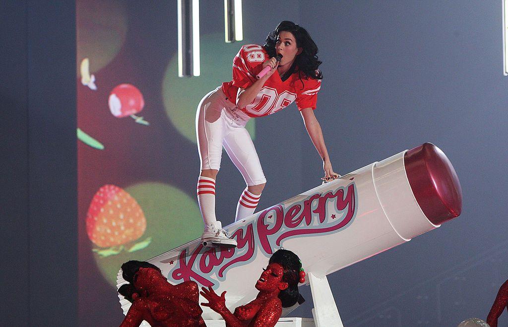 Katy Perry dances on a giant prop chapstick during the 2008 MTV Emas