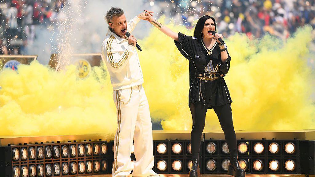 Robbie Williams and Laura Pausini perform Fifa's official new anthem, Desire, before the Club World Cup final between Chelsea and Paris St-Germain