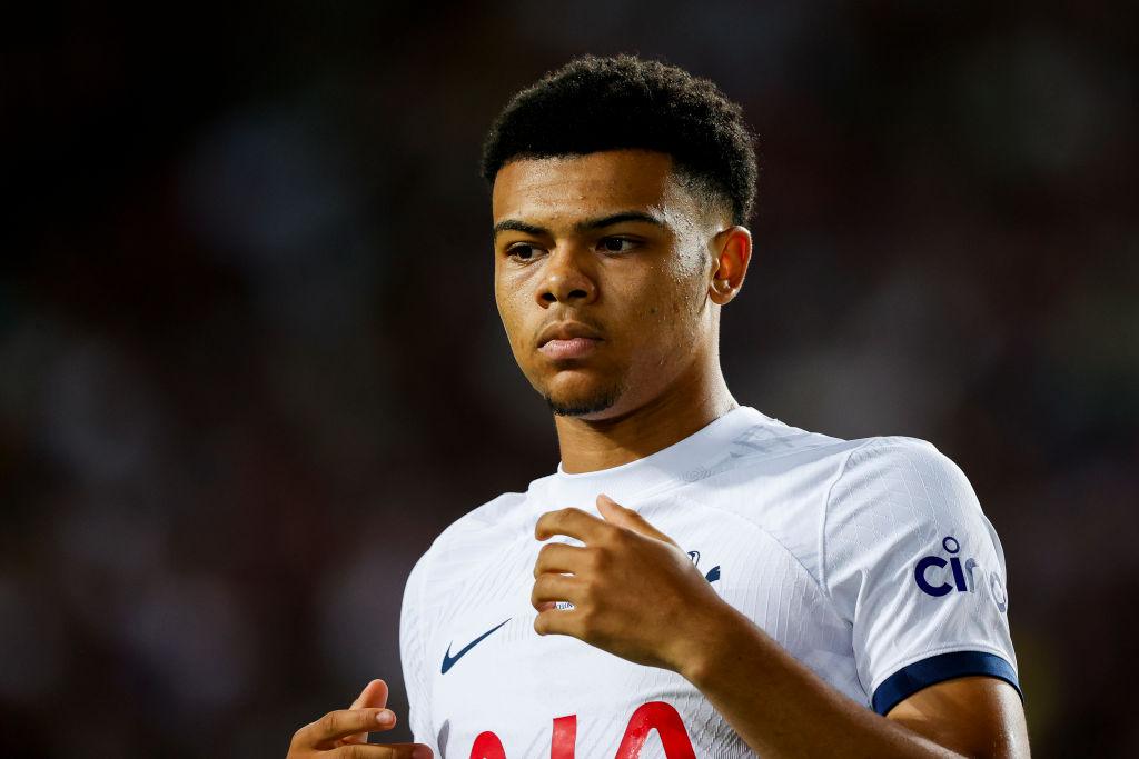 Tottenham: Scarlett signs new Spurs contract and joins Ipswich on loan - BBC Sport