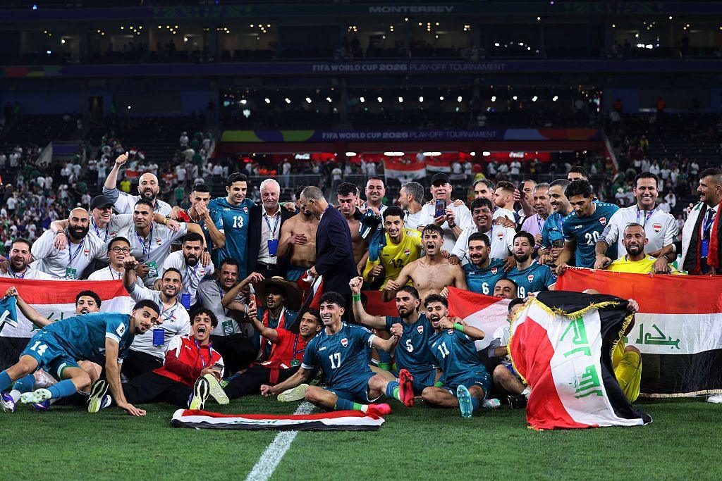 Iraq's players and coaching staff celebrate clinching World Cup qualification against Bolivia