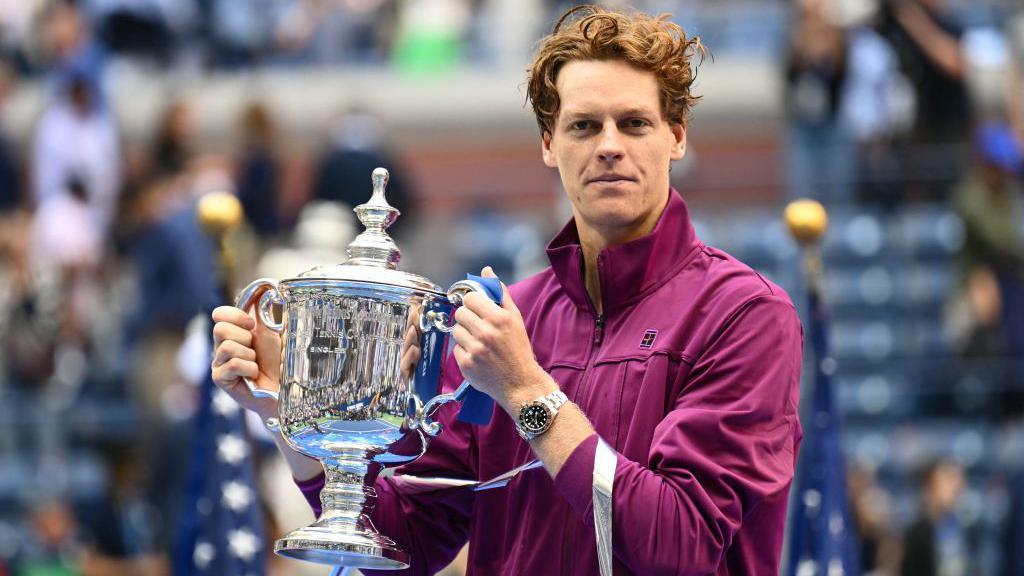 Jannik Sinner with the US Open trophy