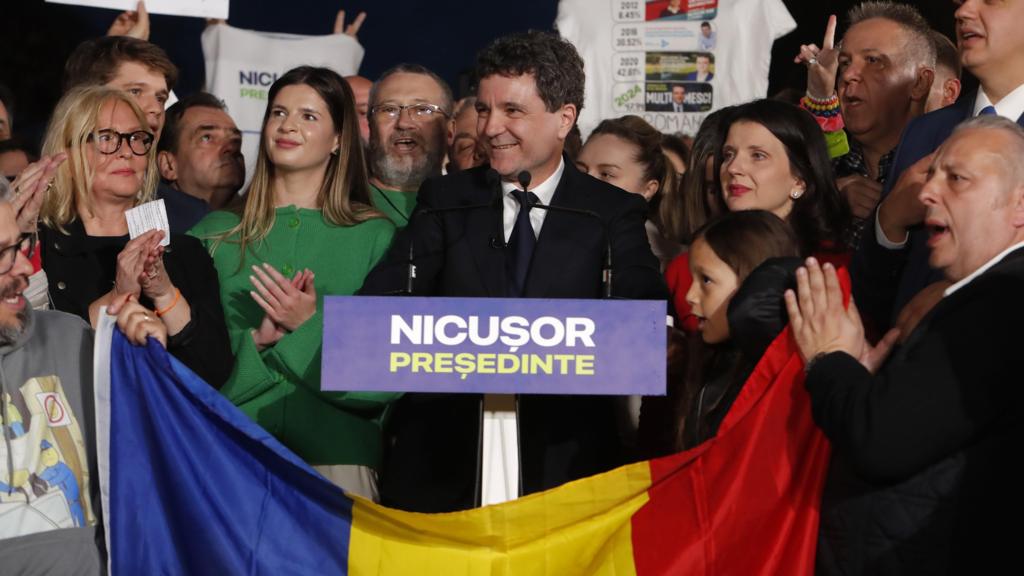  Bucharest mayor and independent presidential candidate supported by the Force of the Right (FD), delivers his speech after the first exit poll results are announced in Cimigiu Park, Bucharest, Romania, 18 May 2025