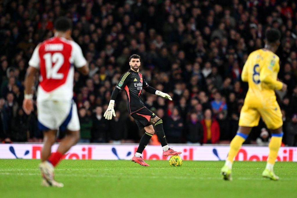 Arsenal goalkeeper David Raya with the ball at his feet