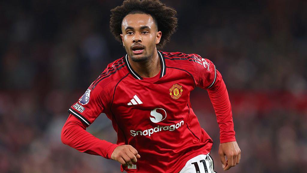 Joshua Zirkzee playing for Manchester United