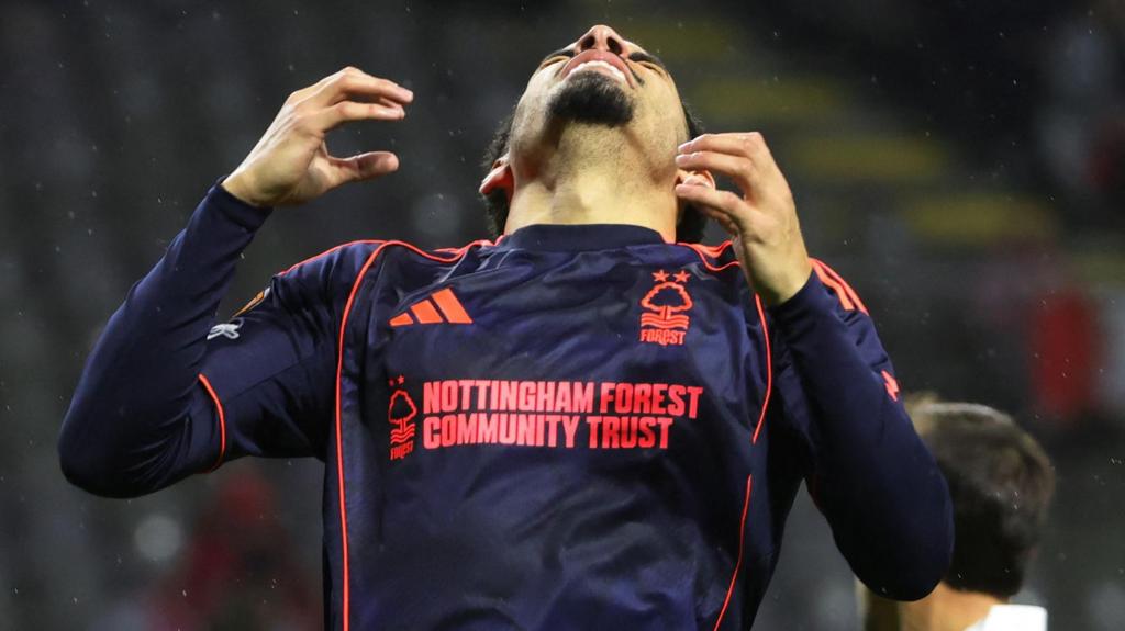 Le Speranze Europee del Nottingham Forest Appese a un Filo Dopo un Finale Drammatico