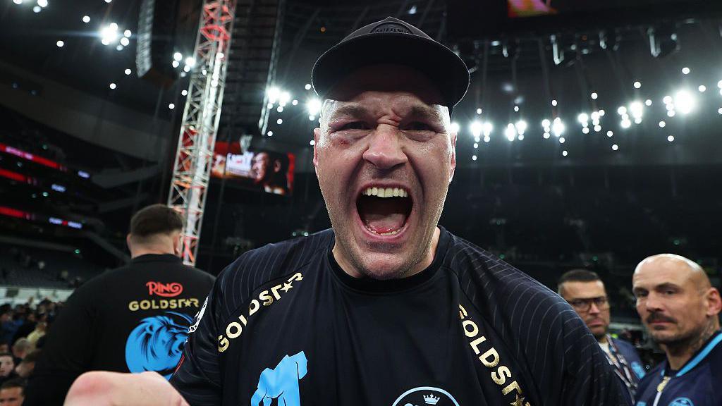 Tyson Fury cheering