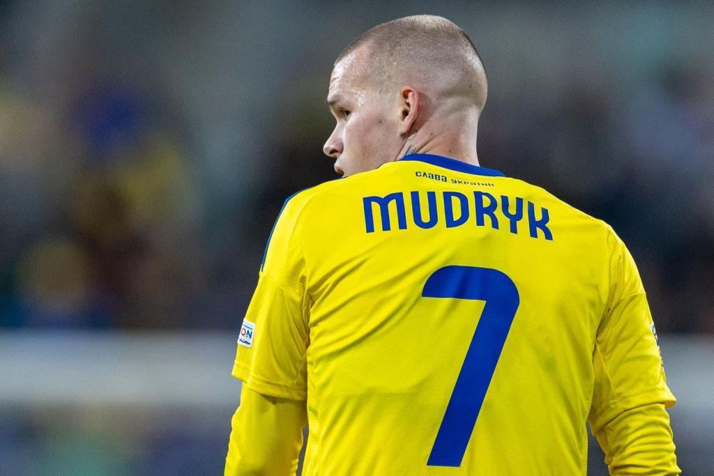 Mykhailo Mudryk looks on while playing for Ukraine against Czechia in the Uefa Nations League