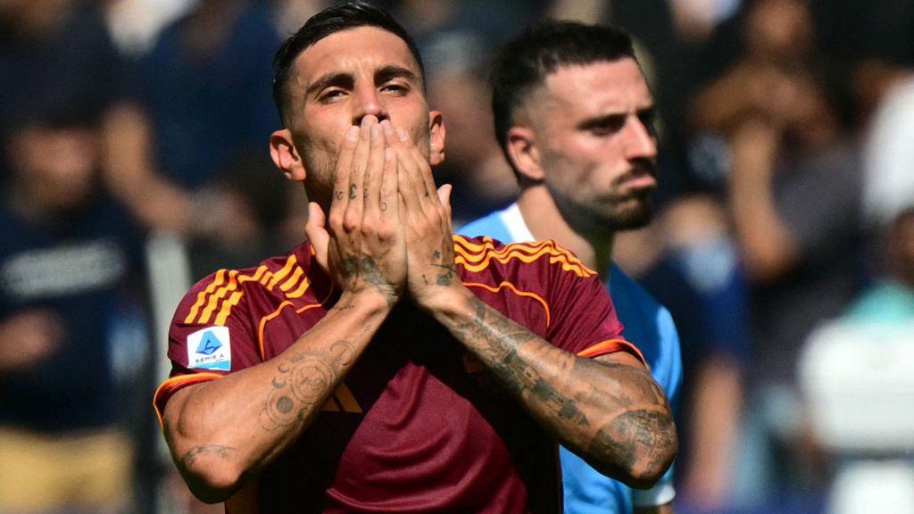 Lorenzo Pellegrini celebrates after scoring for AS Roma against Lazio