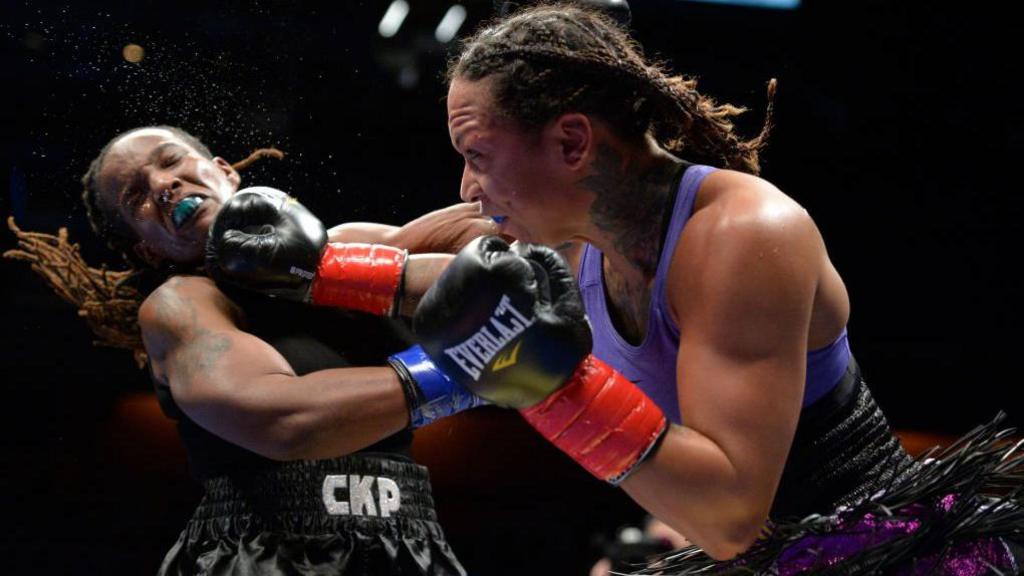 Kali Reis lands a punch on the chin of Tiffany Woodard