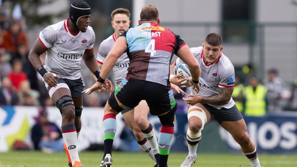 Harlequins Irne Herbst prepares to make a tackle