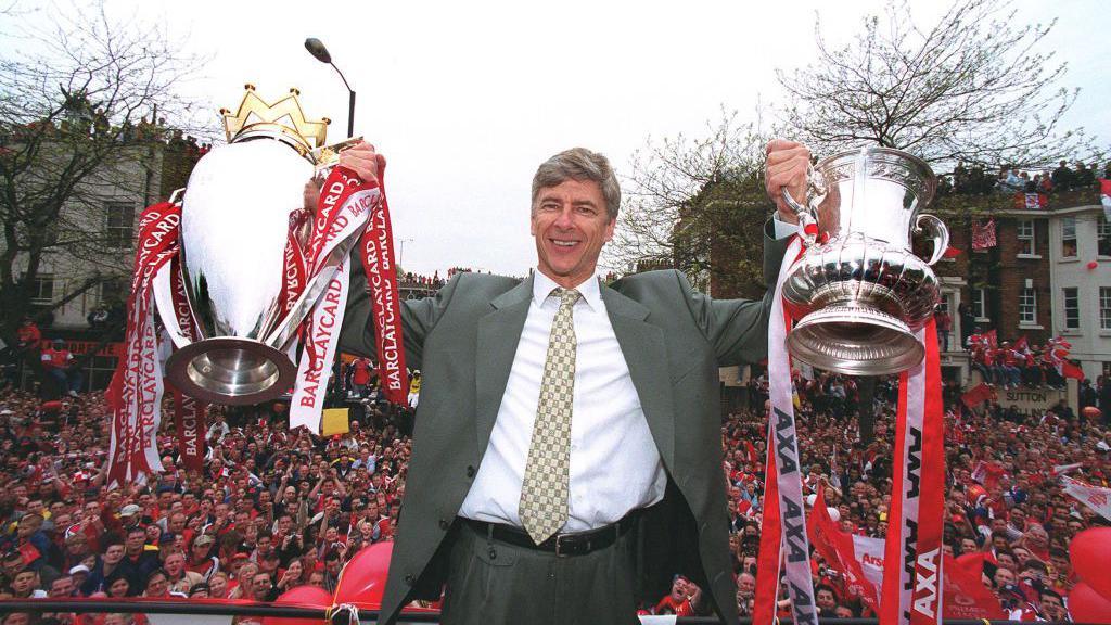 Arsene Wenger celebrates winning the Premier League in 2002