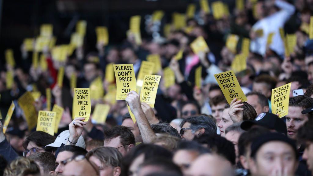 Fans protest about ticket prices 