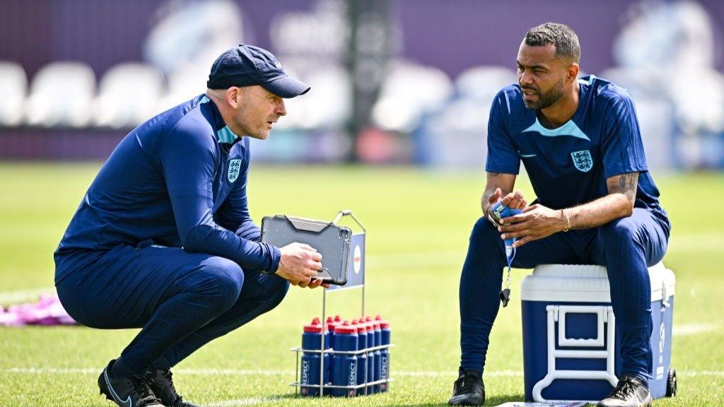 Lee Carsley and Ashley Cole sitting down during an England training session