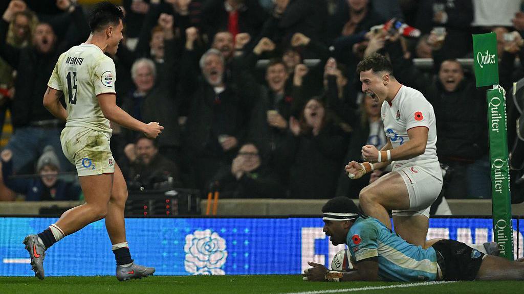 Henry Arundell celebrates with Marcus Smith