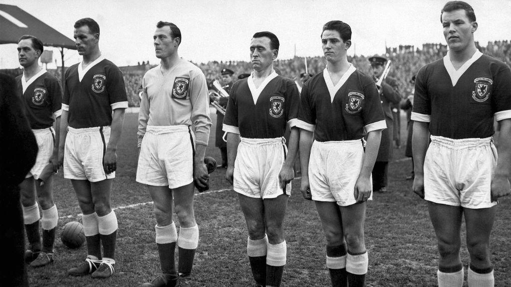 Tîm pêl-droed Cymru cyn wynebu Israel yn 1958