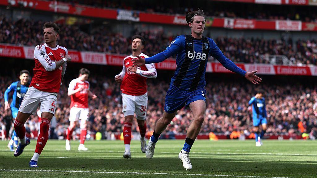 Alex Scott celebrates goal