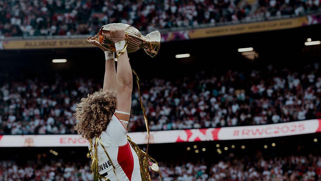 Kildunne lifting the World Cup