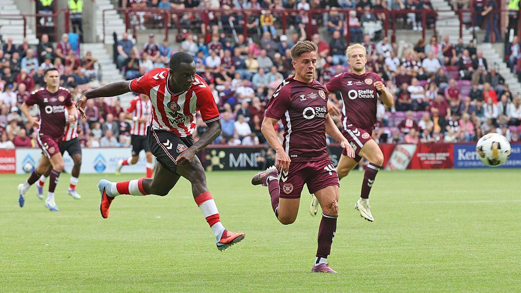 Habib Diarra of Sunderland takes a shot