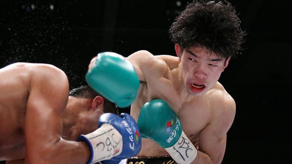 Kosei Tanaka punches his opponent