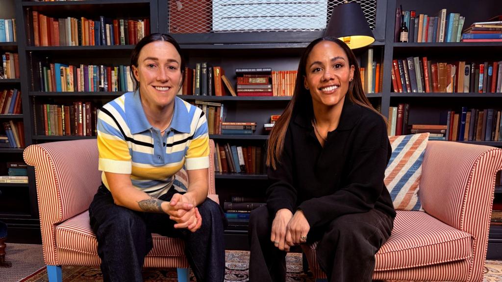 Lucy Bronze: England dan Chelsea Star berbicara tentang diagnosis Autisme & ADHD dengan Alex Scott