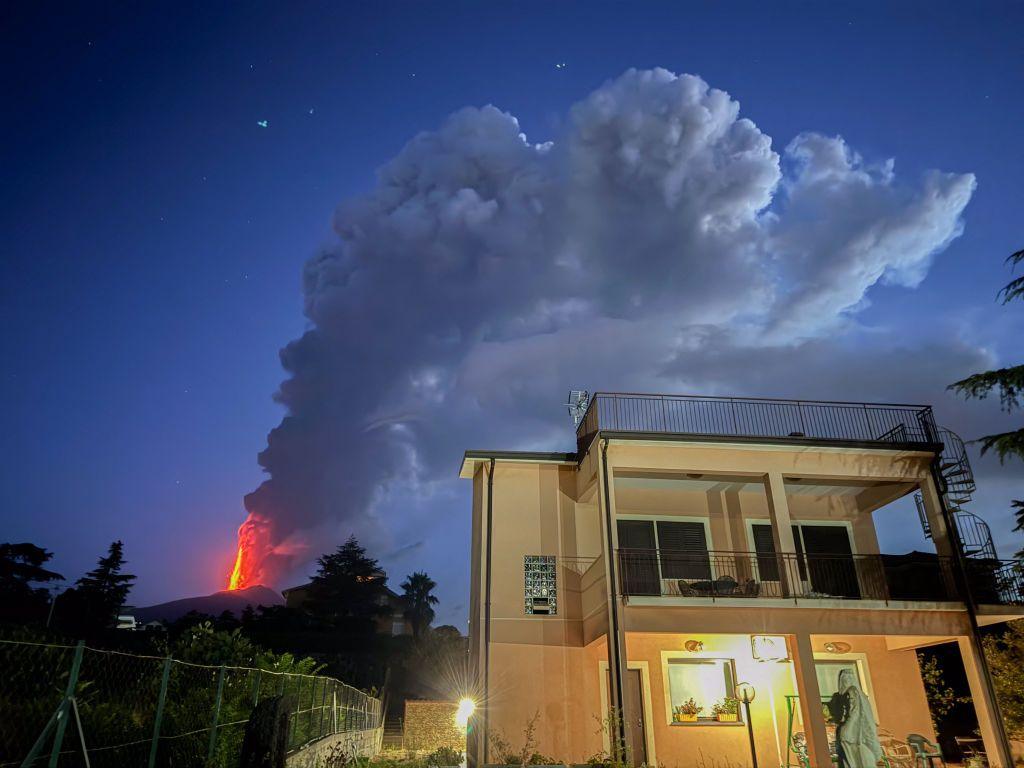  Lava, steam and ashes spew from a crater on Mount Etna