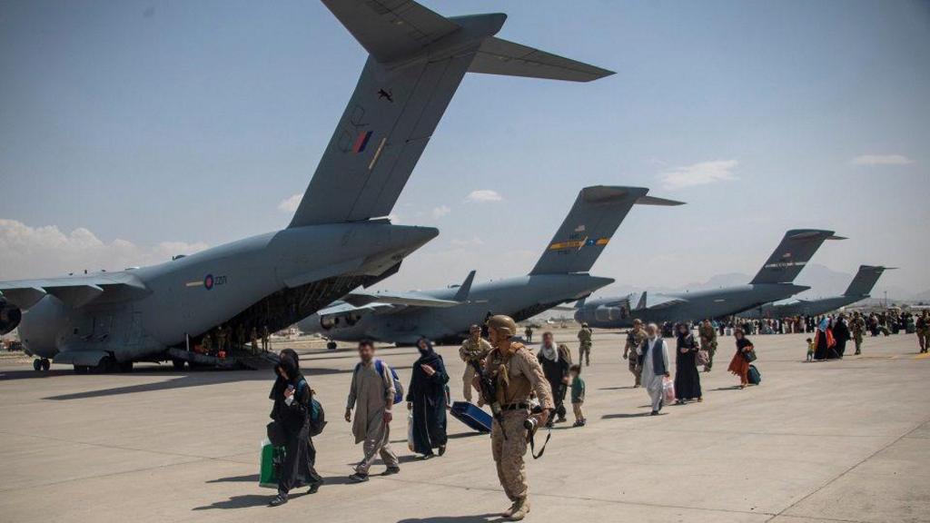 Funzionari della Difesa Avvertirono Contro la Condivisione di Dati Prima della Fuga di Notizie Afghana