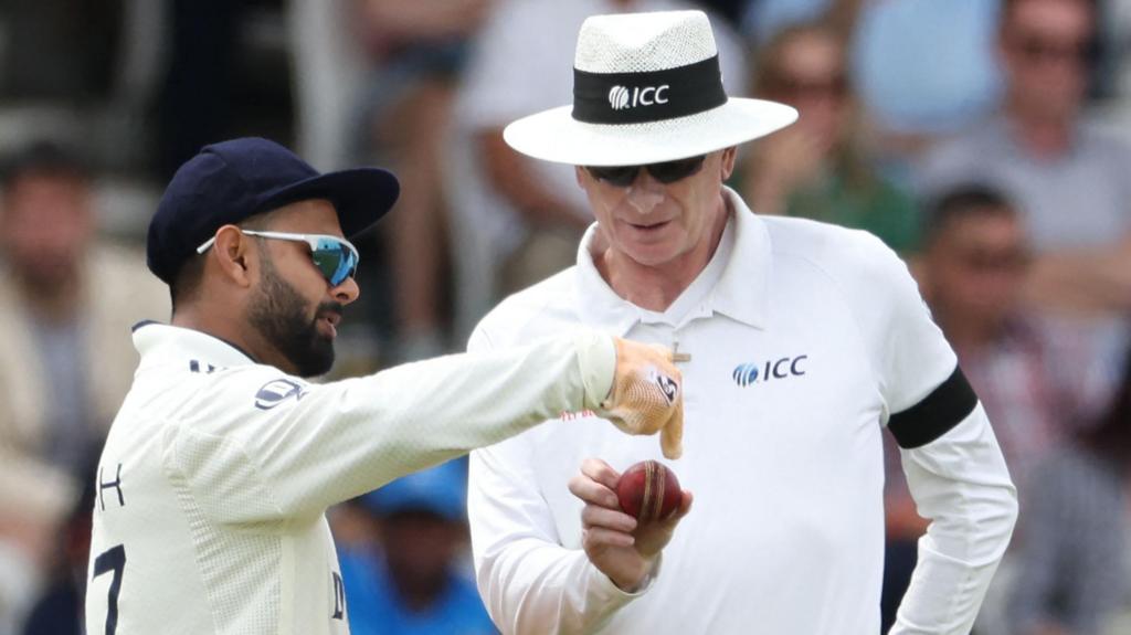 Dukes untersucht Bedenken bezüglich „weicher“ Cricketbälle