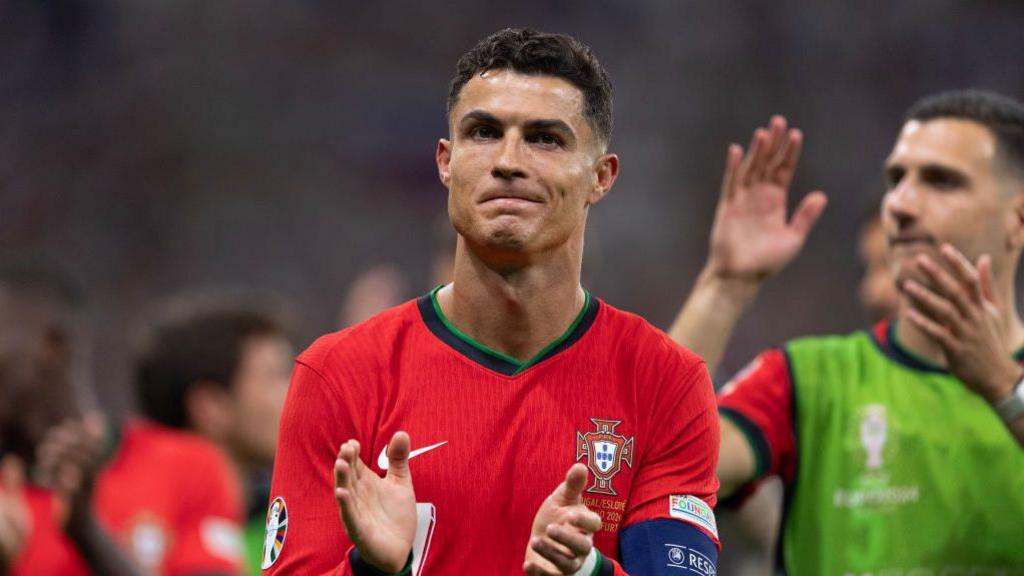 Ronaldo clapping during a football game